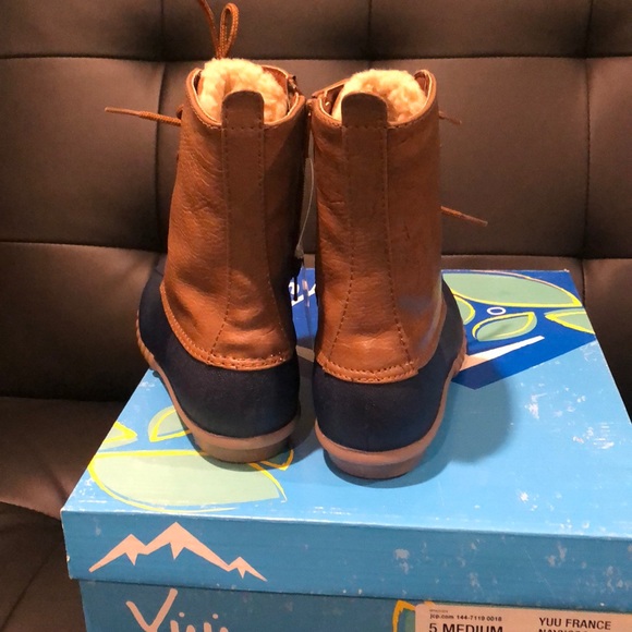 Yuu duck boots. NIB - Picture 3 of 6